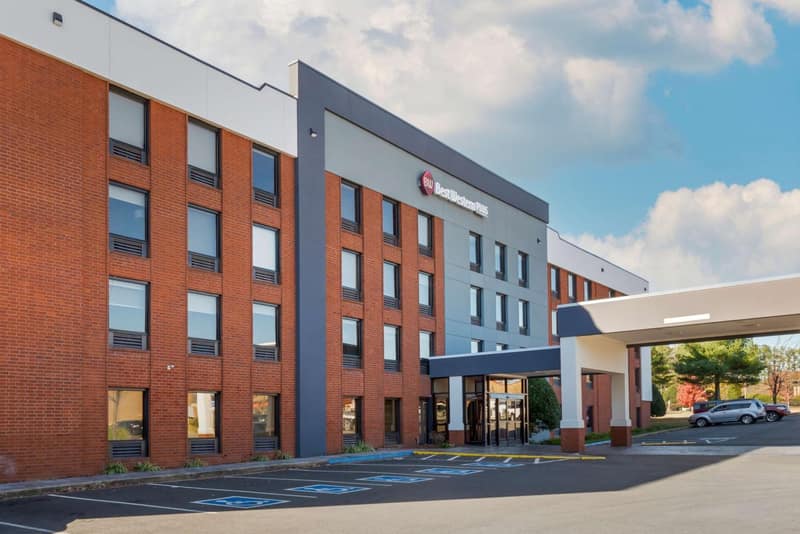 Best Western PLUS Executive Hotel Richmond — building