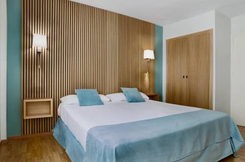 Reyes Católicos — bedroom
