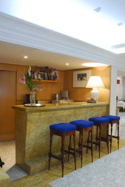 Reyes Católicos — lounge