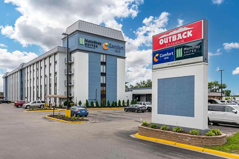 MainStay Suites MSP Airport - Mall of America — building