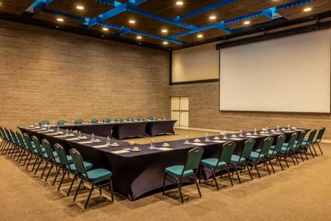 Fairfield by Marriott Inn & Suites Cancun Downtown — meeting & event spaces