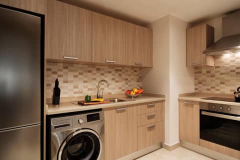 Al Najada Doha Hotel Apartments by Oaks — kitchen