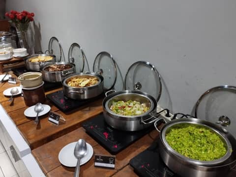 All Nite & Day Hotel Yogjakarta - Gejayan — dining