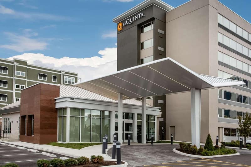 La Quinta by Wyndham Virginia Beach — building