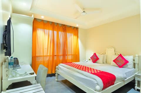 Hotel Pinky Villa-Heritage Boutique Suites Near New Delhi Train station & Connaught place — hotel room