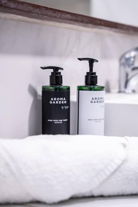 Island City Boutique Hotel — bathroom