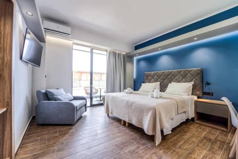 Island City Boutique Hotel — hotel room