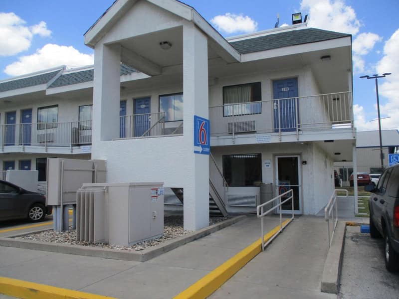 Motel 6-Austin, TX - North Central — building