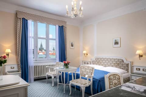 Ambassador Zlata Husa — hotel room