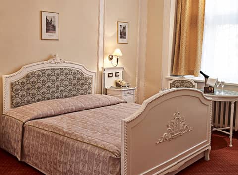 Ambassador Zlata Husa — bedroom