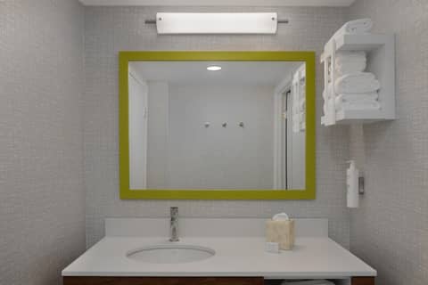 Hampton Inn & Suites by Hilton Toronto Downtown — photo 6