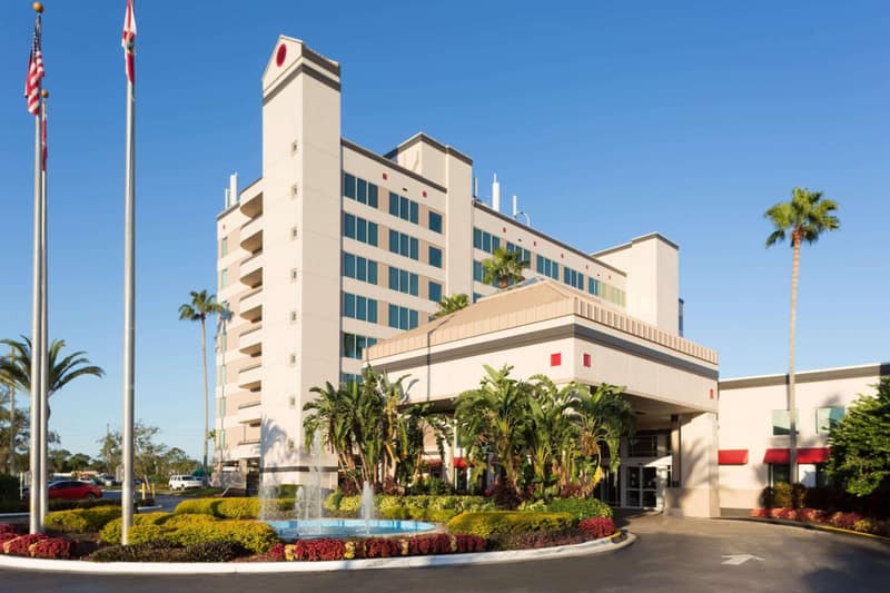 Ramada by Wyndham Kissimmee Gateway - Free Theme Park Shuttle — building