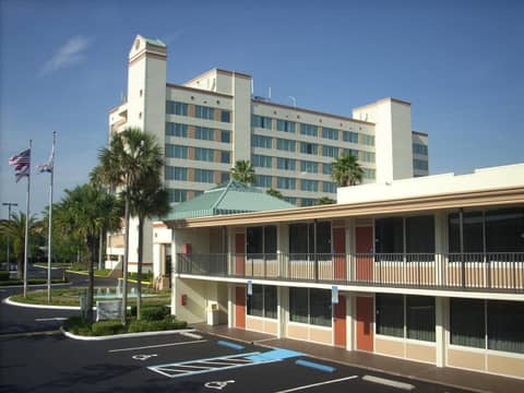 Ramada by Wyndham Kissimmee Gateway - Free Theme Park Shuttle — photo 9