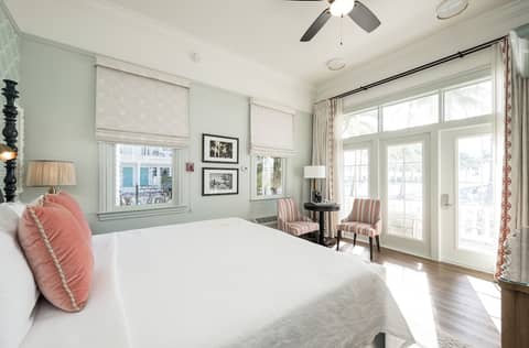 Southernmost Beach Resort and Guesthouses — hotel room