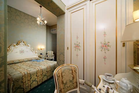 Hotel Gorizia a La Valigia — hotel room