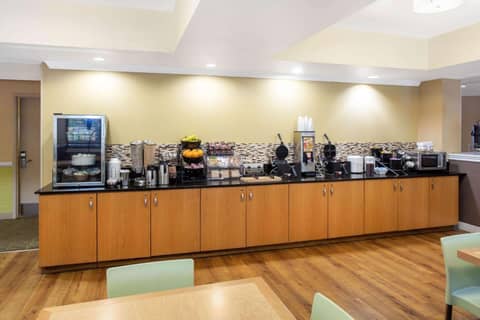 La Quinta by Wyndham Sarasota Downtown — dining