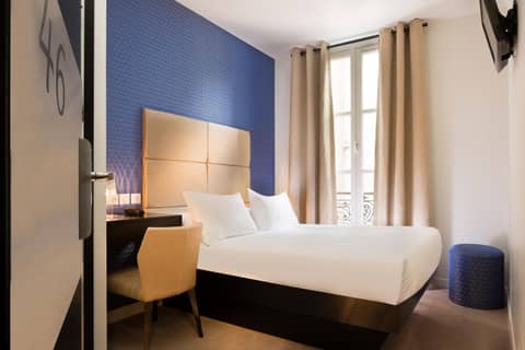 Le Relais du Marais — hotel room