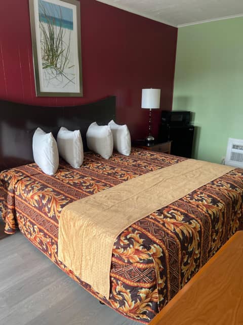 Vacation Inn motel - FT Lauderdale Airport and Cruise port — hotel room