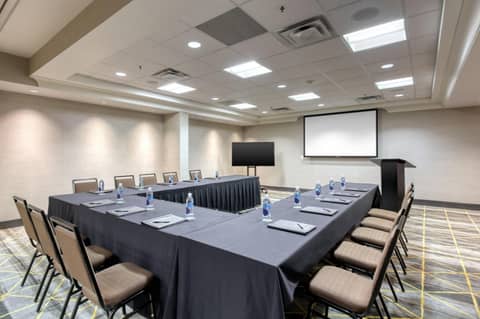 Holiday Inn & Suites Atlanta Airport North by IHG — photo 7