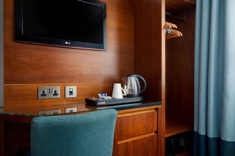 Seraphine Hammersmith Hotel — hotel room