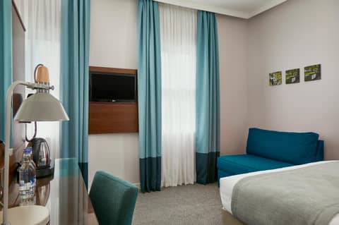 Seraphine Hammersmith Hotel — hotel room