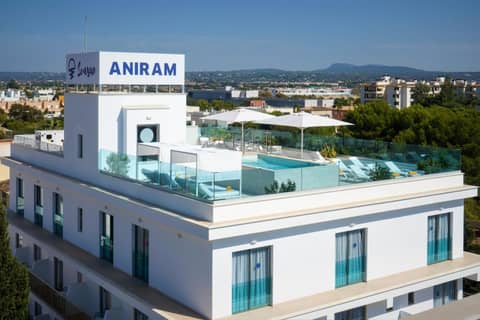 Hotel Seasun Aniram — building