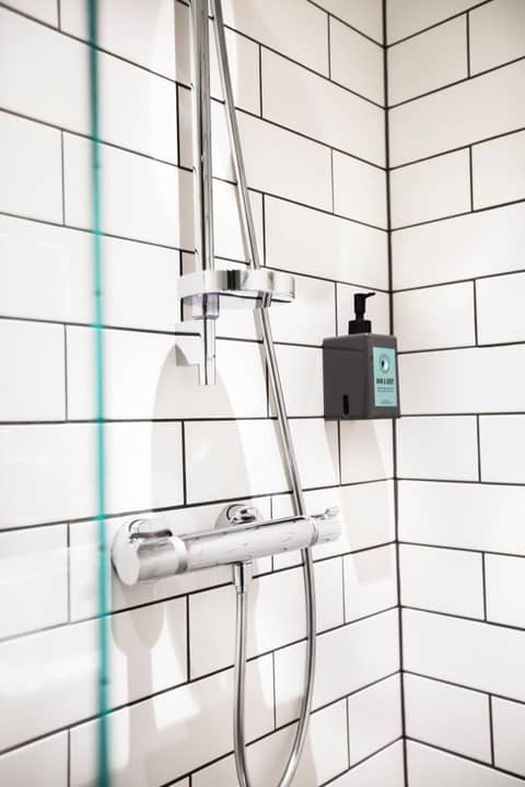 Comfort Hotel Kista — bathroom