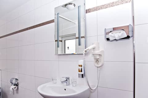 Arena Villa am Wasserpark — bathroom