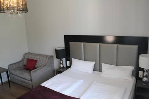 Arena Villa am Wasserpark — hotel room