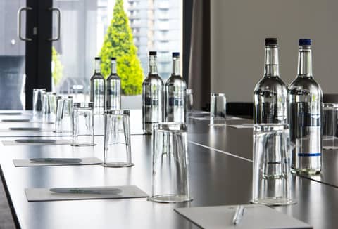 Holiday Inn London West by IHG — meeting room