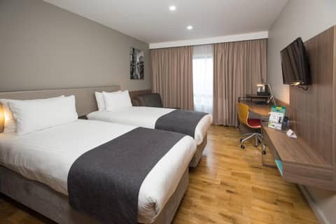 Holiday Inn London West by IHG — hotel room