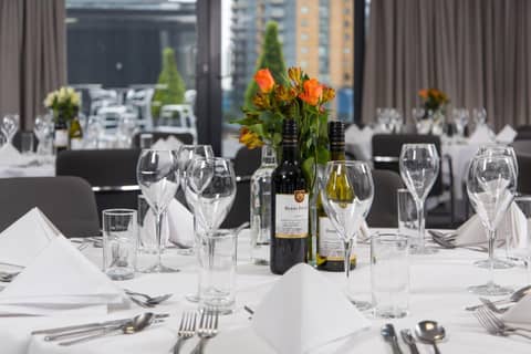 Holiday Inn London West by IHG — restaurant