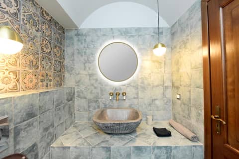 Elaia-Fos — bathroom