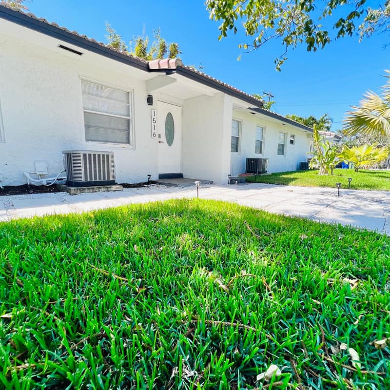 CocoBay 2BR Condos Near Beach, Galleria Mall, Wilton Manors, Cruise Port — building