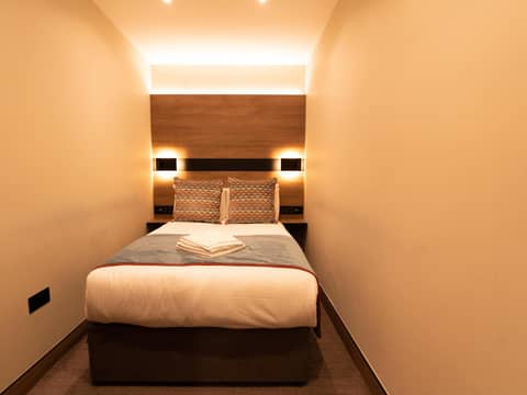Oxford Hotel — hotel room