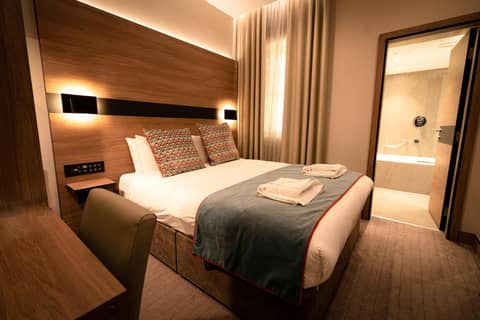 Oxford Hotel — hotel room