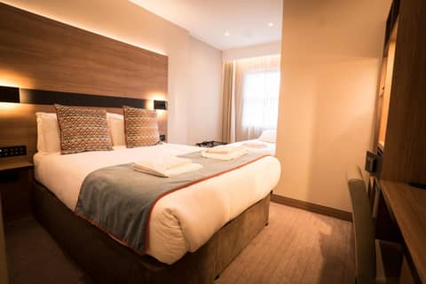 Oxford Hotel — hotel room