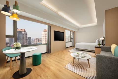 Holiday Inn Shanghai Nanjing Road by IHG — photo 3