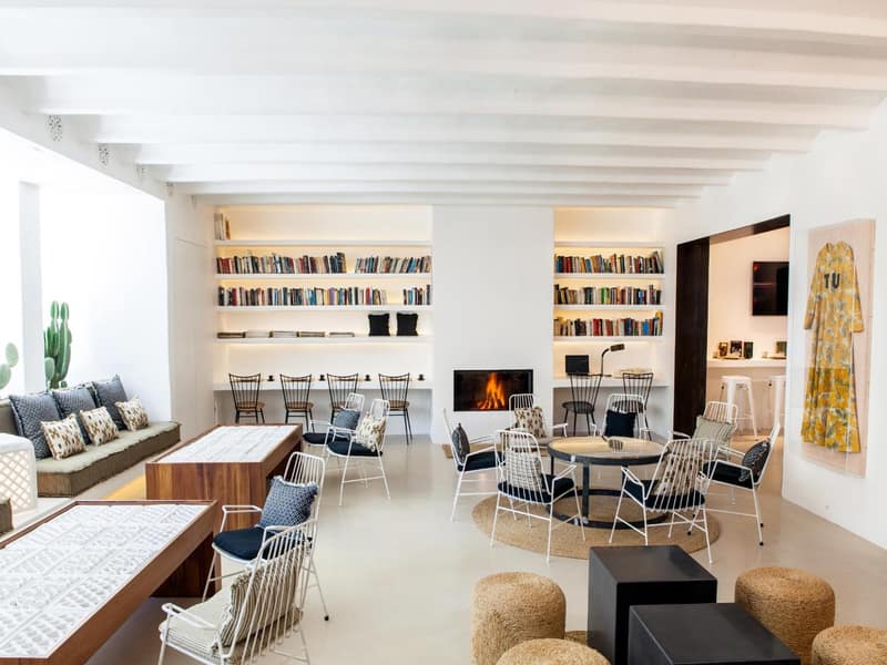 HM Balanguera — lounge