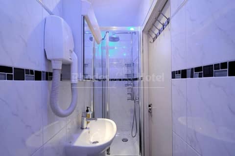 Rhodes Hotel — bathroom