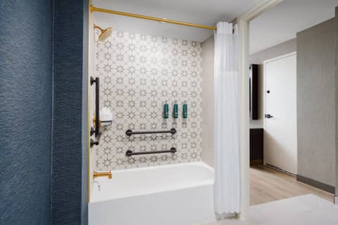 DoubleTree by Hilton Charlotte City Center — photo 3