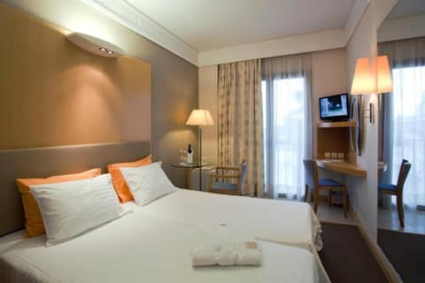 Central Hotel — bedroom