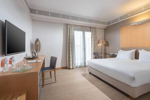 Central Hotel — hotel room