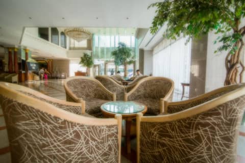 Royal Benja Hotel - Big Rooms, Family Friendly — photo 3