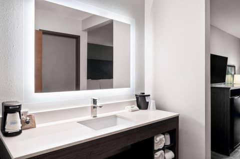 La Quinta Inn by Wyndham Indianapolis Airport Executive Dr — photo 2