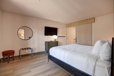 The Dunes Hotel (Palm Springs) — hotel room