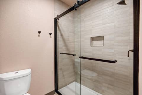 The Dunes Hotel (Palm Springs) — bathroom