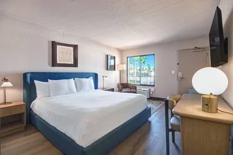 The Dunes Hotel (Palm Springs) — hotel room