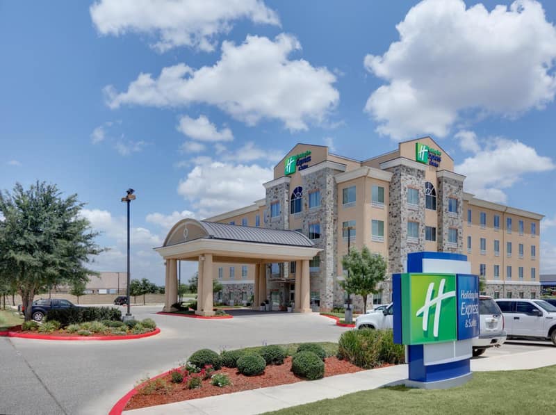 Holiday Inn Express & Suites San Antonio - Brooks City Base by IHG — building