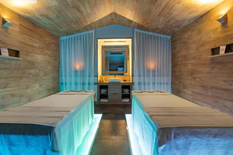 Fusion Suites Saigon — recepcion & lobby